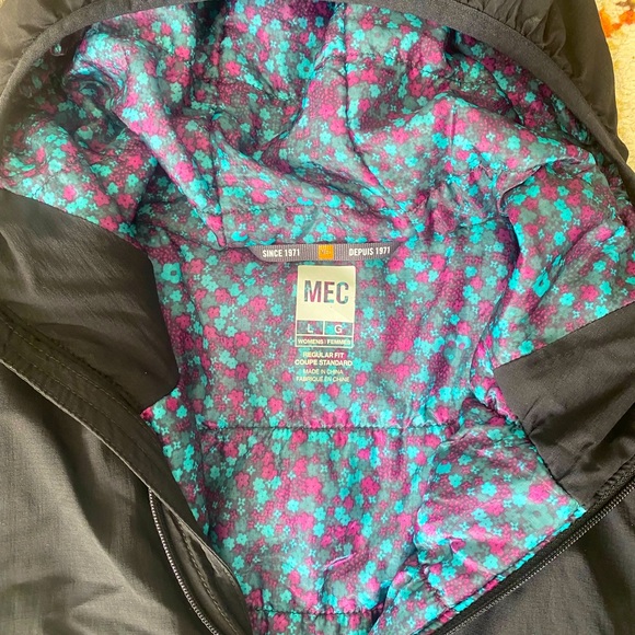 Women’s black MEC jacket - Picture 3 of 3
